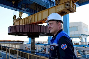 4_день переноса 500-тонного ротора крупнейшего в России вертикального гидроагрегата