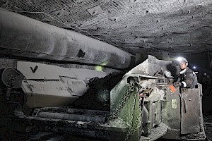 Управление самоходным вагоном рабочим в подготовительном забое шахты им. С.М. Кирова